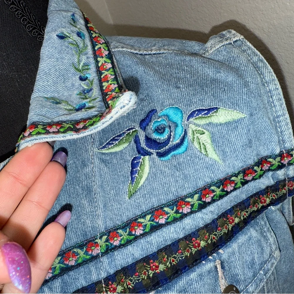 Vintage Bill Blass Denim Vest Embroidered Boho Western Floral 90s- Medium - Picture 3 of 8